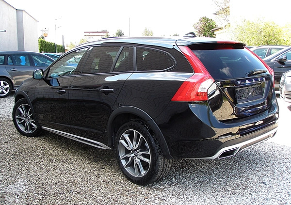 Volvo V60 Cross Country cena 62800 przebieg: 241000, rok produkcji 2015 z Rzeszów małe 631